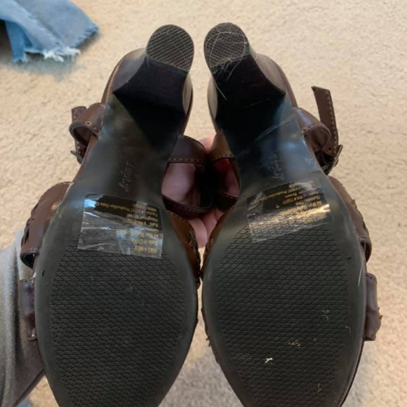 Heels - Picture 3 of 3